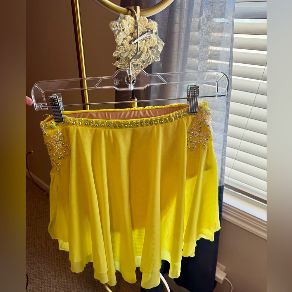 Glamour Dance 2 Piece Yellow Adult Medium Lyrical/Jazz Costume w Hair Piece - Picture 7 of 10